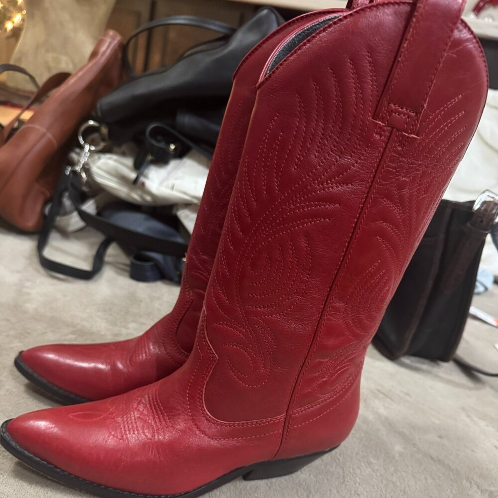 COWGIRL BOOTS